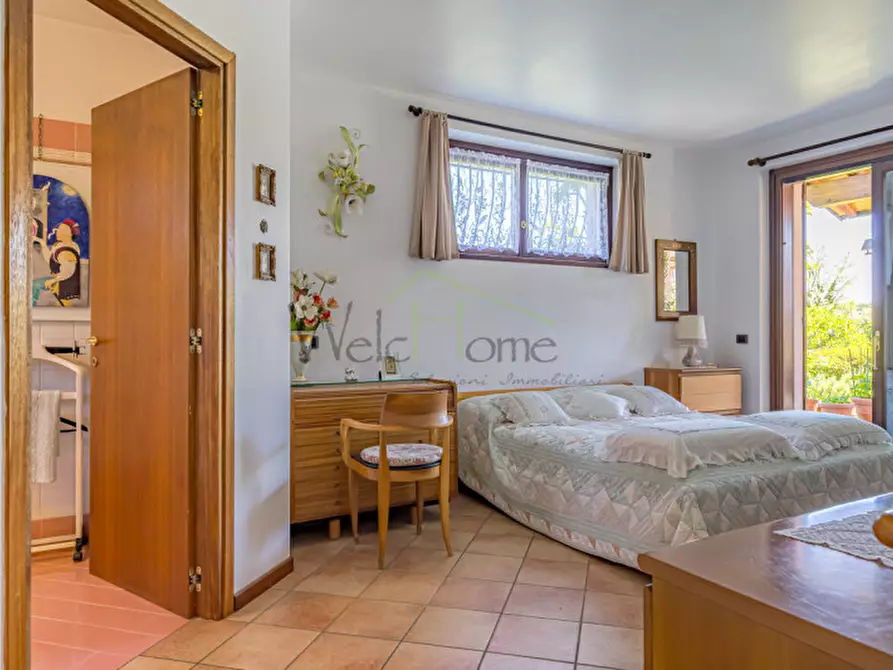 Immagine 23 di Villa in vendita  a Montorfano