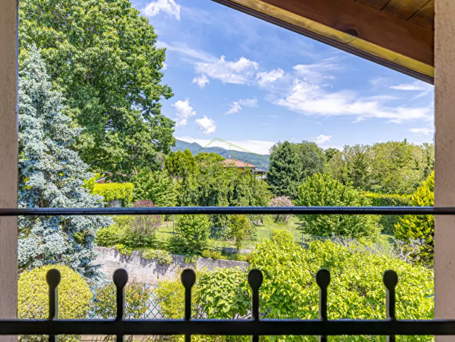 Immagine 31 di Villa in vendita  a Montorfano