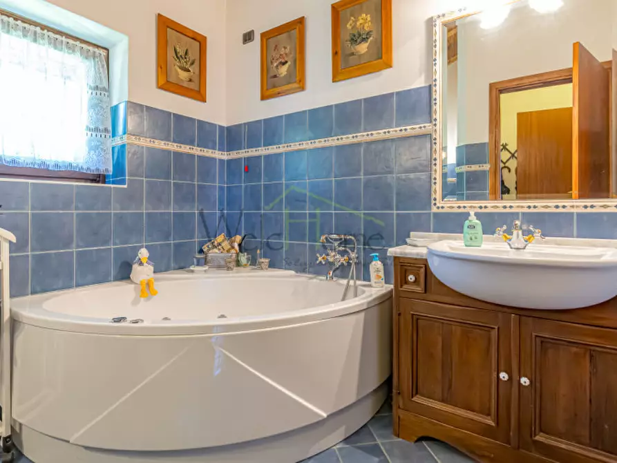 Immagine 32 di Villa in vendita  a Montorfano