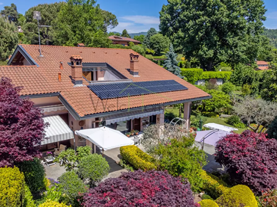 Immagine 45 di Villa in vendita  a Montorfano