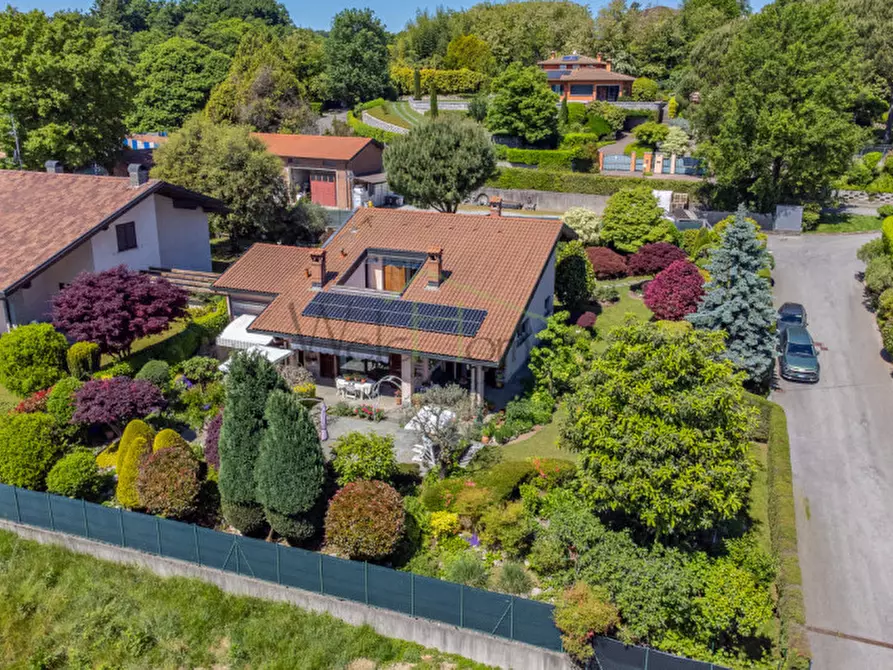 Immagine 46 di Villa in vendita  a Montorfano