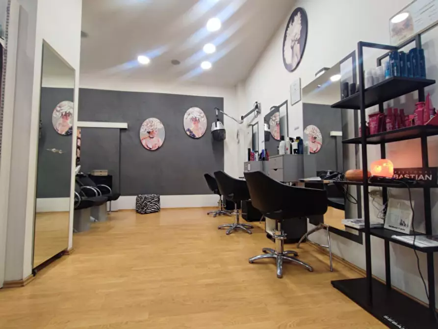 Immagine 2 di Negozio in affitto  in VIA MASACCIO a Firenze