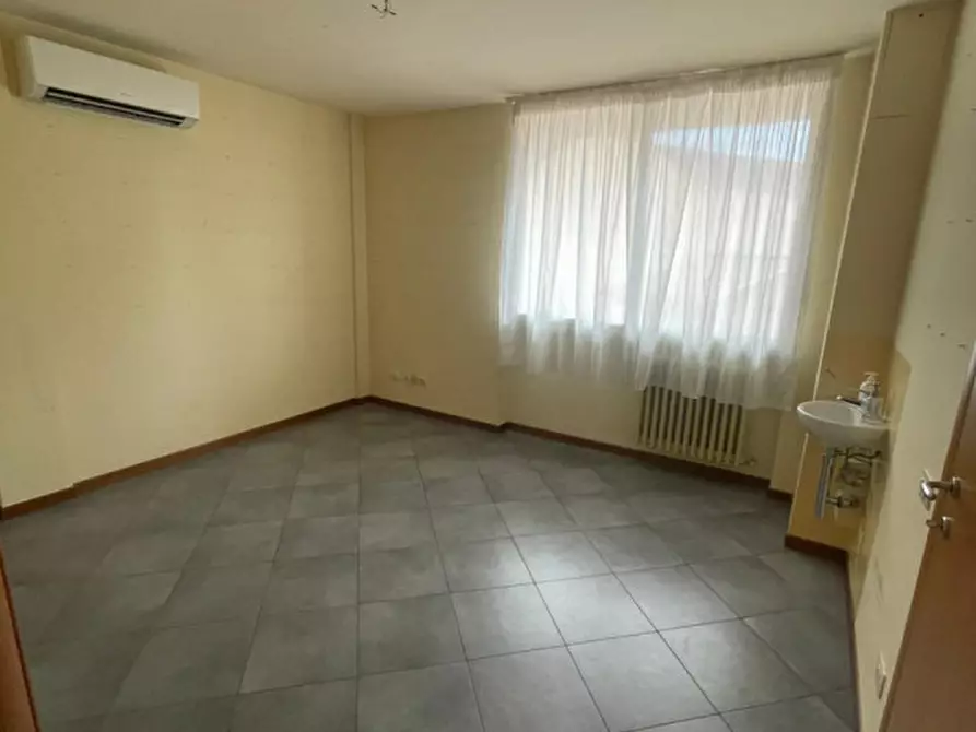 Immagine 13 di Ufficio in affitto  in VIA BARACCA a Firenze