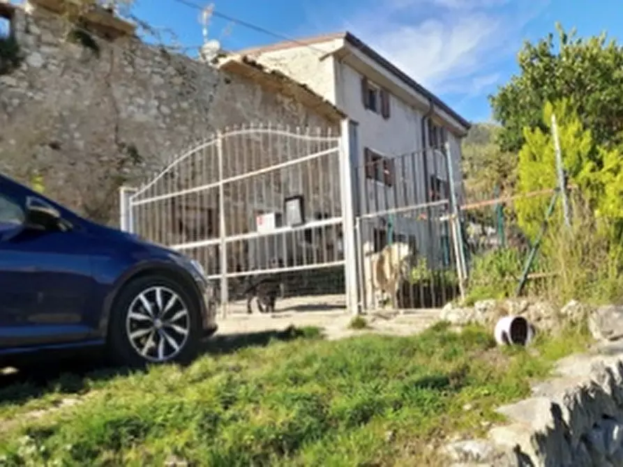 Immagine 2 di Palazzo in vendita  in LOCALITÀ MOIE a Caprino Veronese