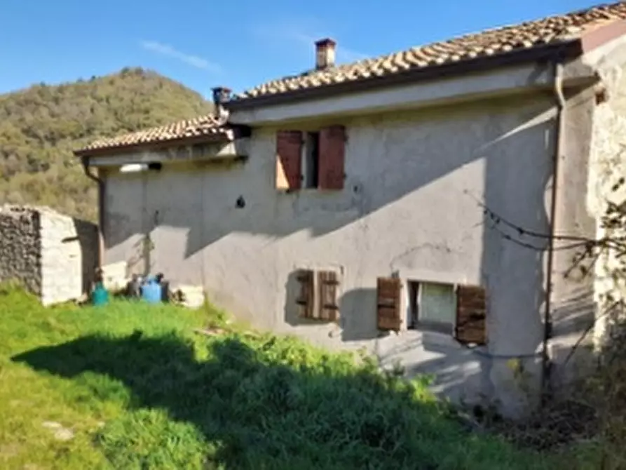 Immagine 3 di Palazzo in vendita  in LOCALITÀ MOIE a Caprino Veronese