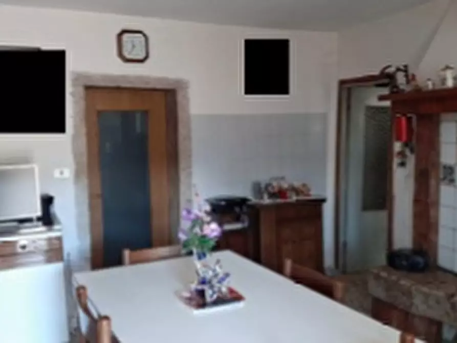 Immagine 4 di Palazzo in vendita  in LOCALITÀ MOIE a Caprino Veronese