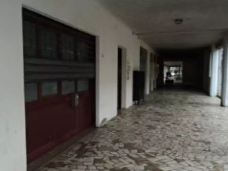 Immagine 2 di Negozio in vendita  in Viale Viareggio, 46 a Spinea