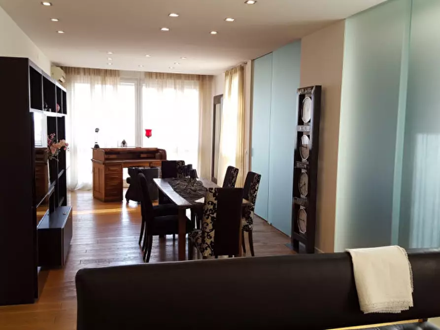 Immagine 3 di Appartamento in affitto  in Viale Alessandro Tassoni a Modena