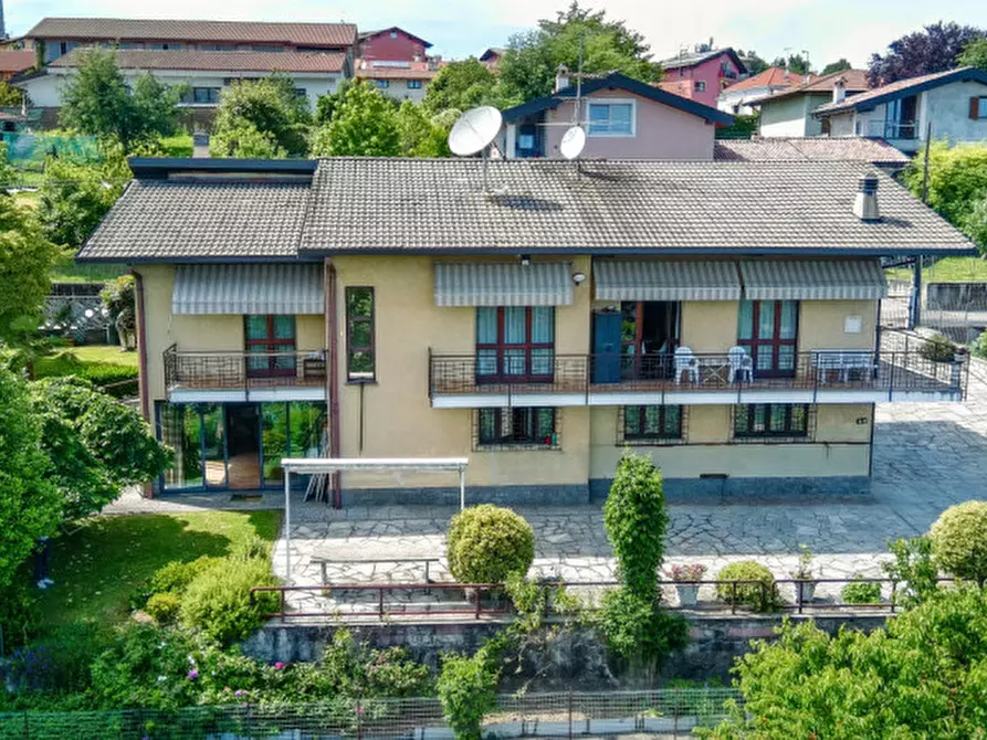 Immagine 1 di Villa in vendita  in via verbano 8 a Paruzzaro
