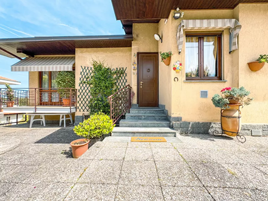 Immagine 2 di Villa in vendita  in via verbano 8 a Paruzzaro