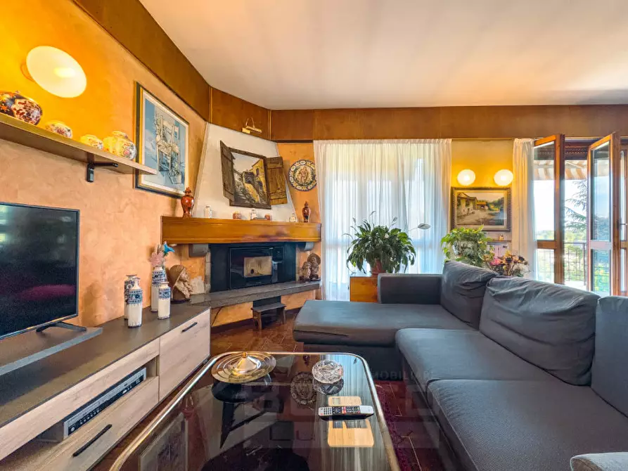 Immagine 8 di Villa in vendita  in via verbano 8 a Paruzzaro