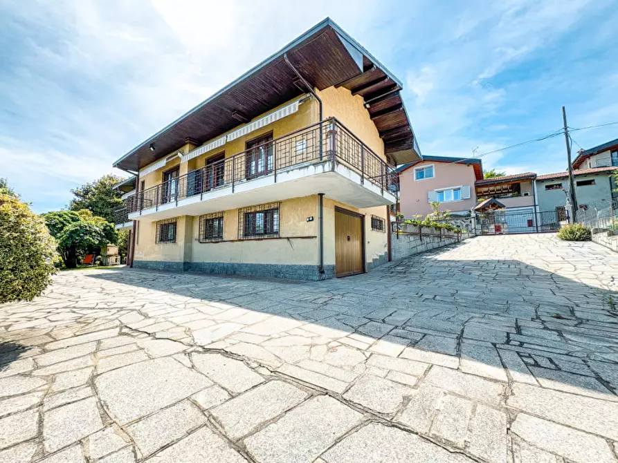 Immagine 38 di Villa in vendita  in via verbano 8 a Paruzzaro