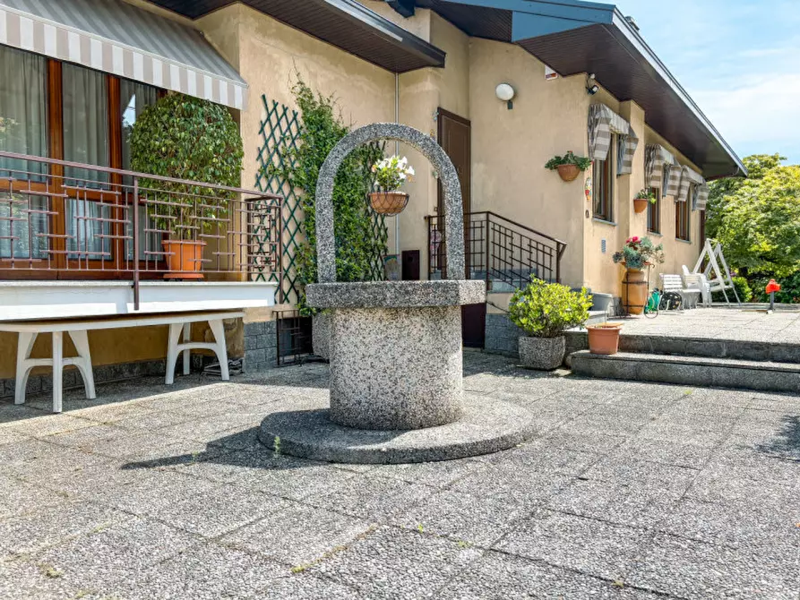 Immagine 41 di Villa in vendita  in via verbano 8 a Paruzzaro