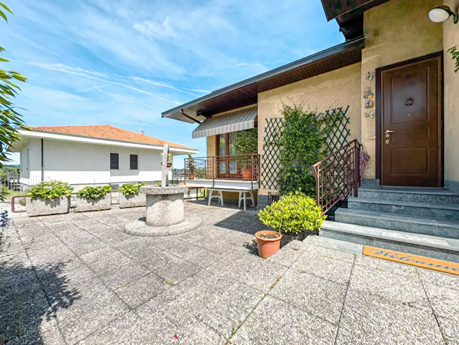 Immagine 42 di Villa in vendita  in via verbano 8 a Paruzzaro