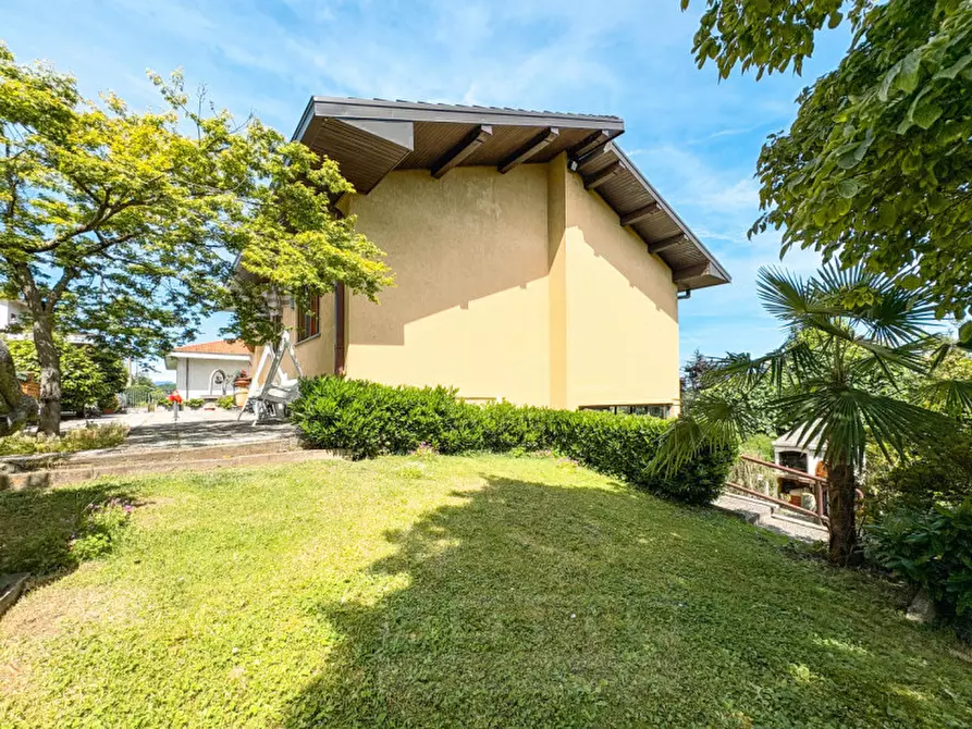 Immagine 43 di Villa in vendita  in via verbano 8 a Paruzzaro
