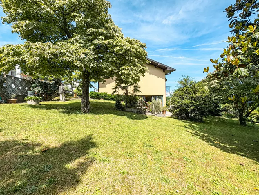 Immagine 44 di Villa in vendita  in via verbano 8 a Paruzzaro