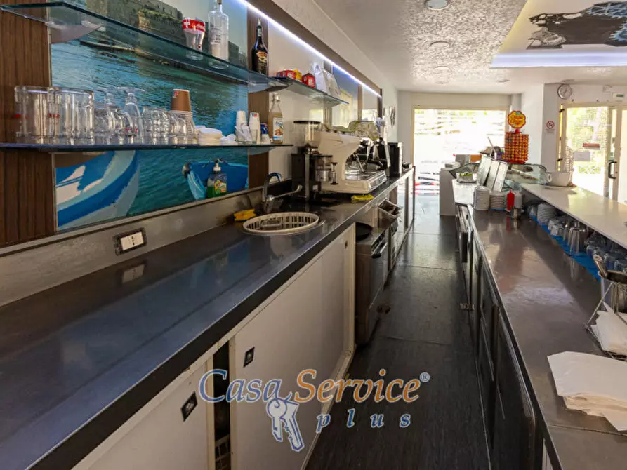 Immagine 4 di Attività commerciale in vendita  in Via Mariana Albina a Alezio