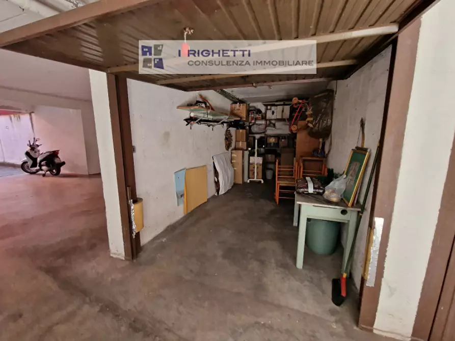 Immagine 1 di Garage in vendita  in Via Luigi Galvani a Verona