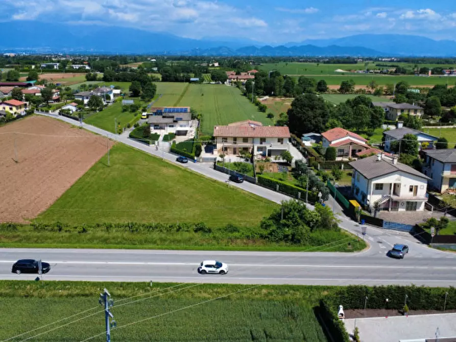 Immagine 2 di Terreno in vendita  in Via Loreggia di Salvarosa a Castelfranco Veneto