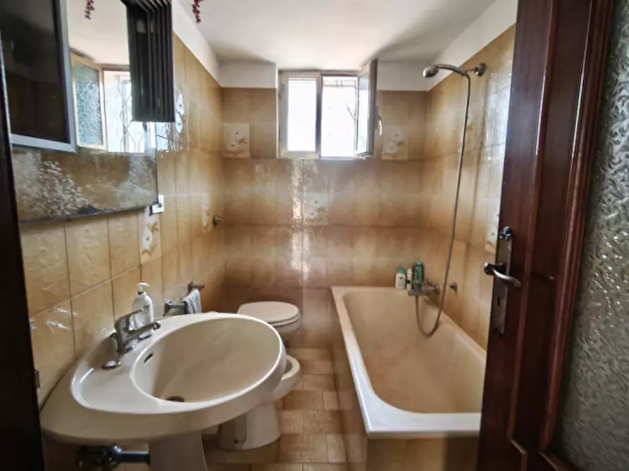 Immagine 42 di Rustico / casale in vendita  a Alberobello