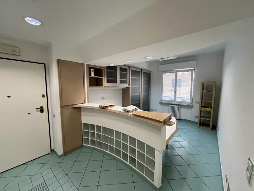 Immagine 1 di Ufficio in affitto  in Via Giosuè Carducci a Ancona