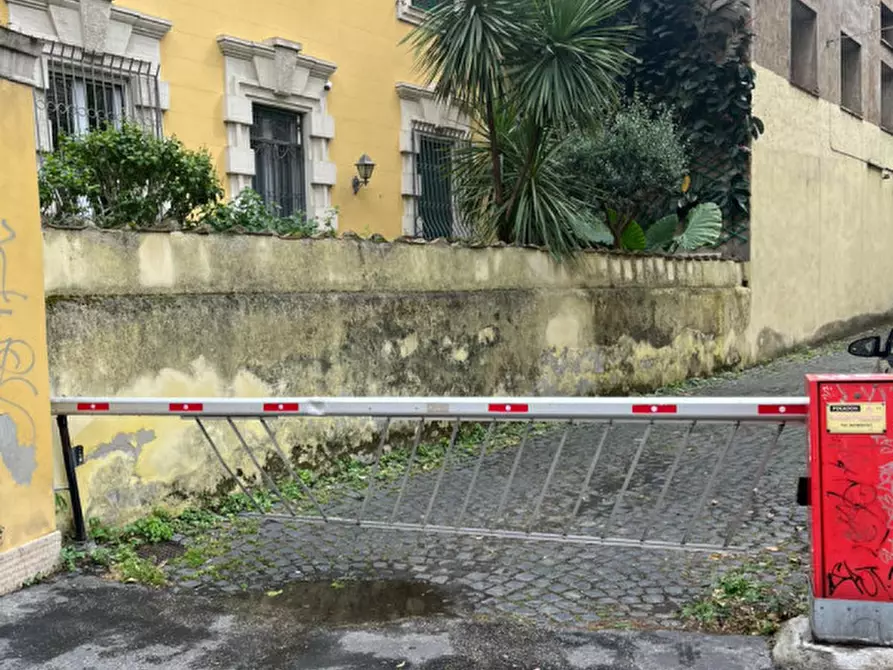 Immagine 2 di Garage in vendita  in Via Emilio Morosini a Roma