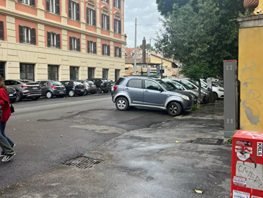 Immagine 3 di Garage in vendita  in Via Emilio Morosini a Roma