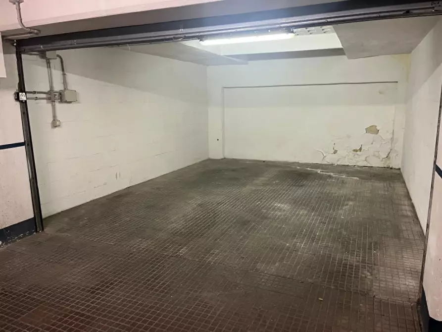 Immagine 9 di Garage in vendita  in Via Emilio Morosini a Roma
