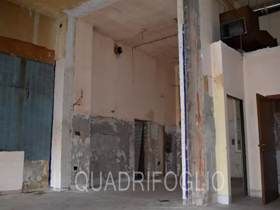 Immagine 2 di Negozio in vendita  in Piazza della Libertà a Cesena