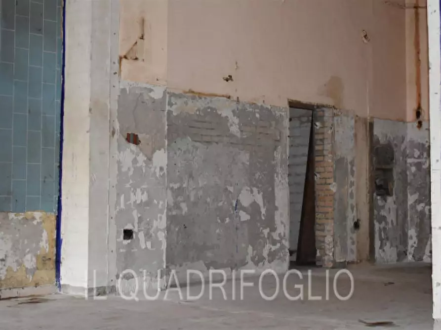 Immagine 3 di Negozio in vendita  in Piazza della Libertà a Cesena