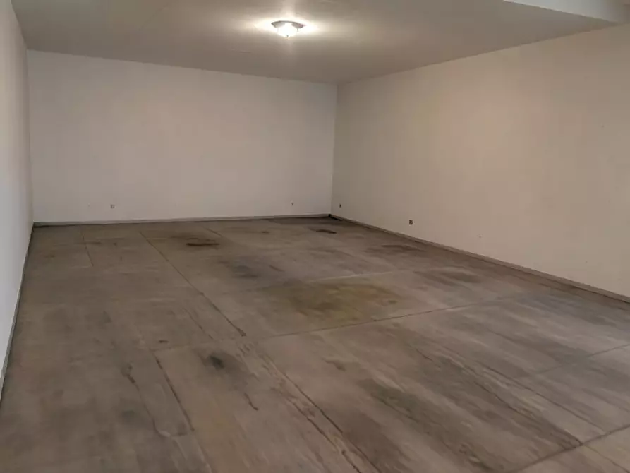 Immagine 1 di Garage in vendita  in Via Jacopo Sansovino a Vittorio Veneto