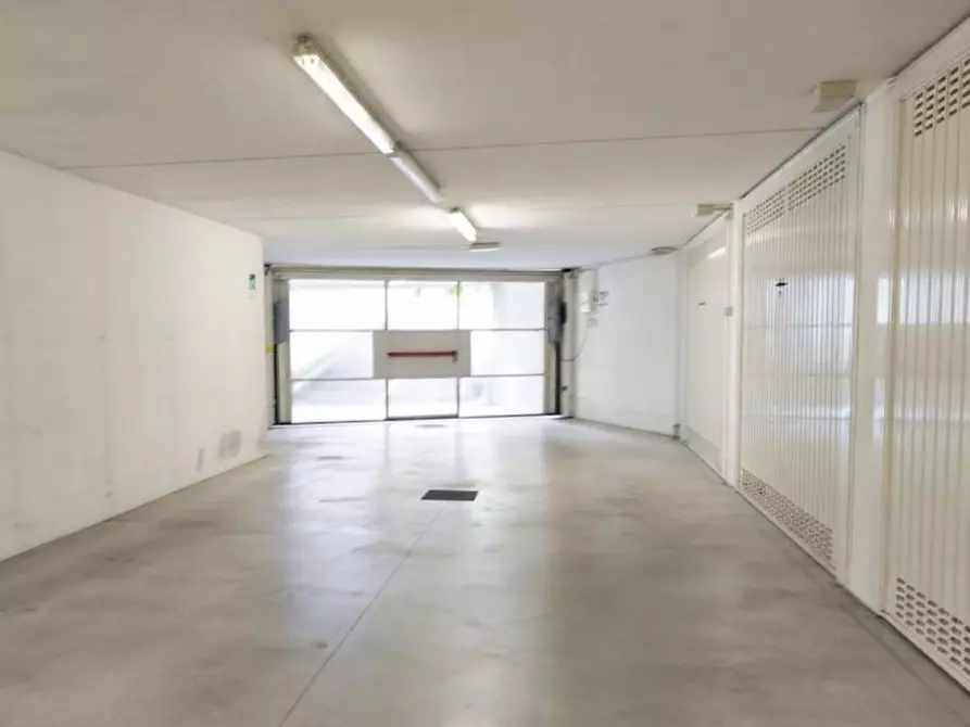 Immagine 1 di Garage in vendita  in Via Jacopo Sansovino a Vittorio Veneto