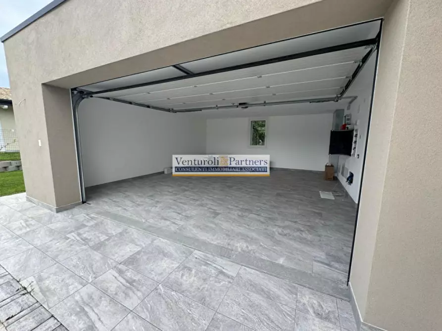 Immagine 11 di Villa in vendita  in Via Quattro Novembre a Manerba Del Garda