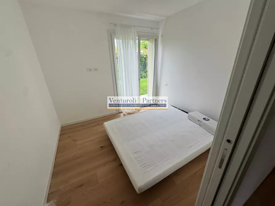 Immagine 12 di Villa in vendita  in Via Quattro Novembre a Manerba Del Garda