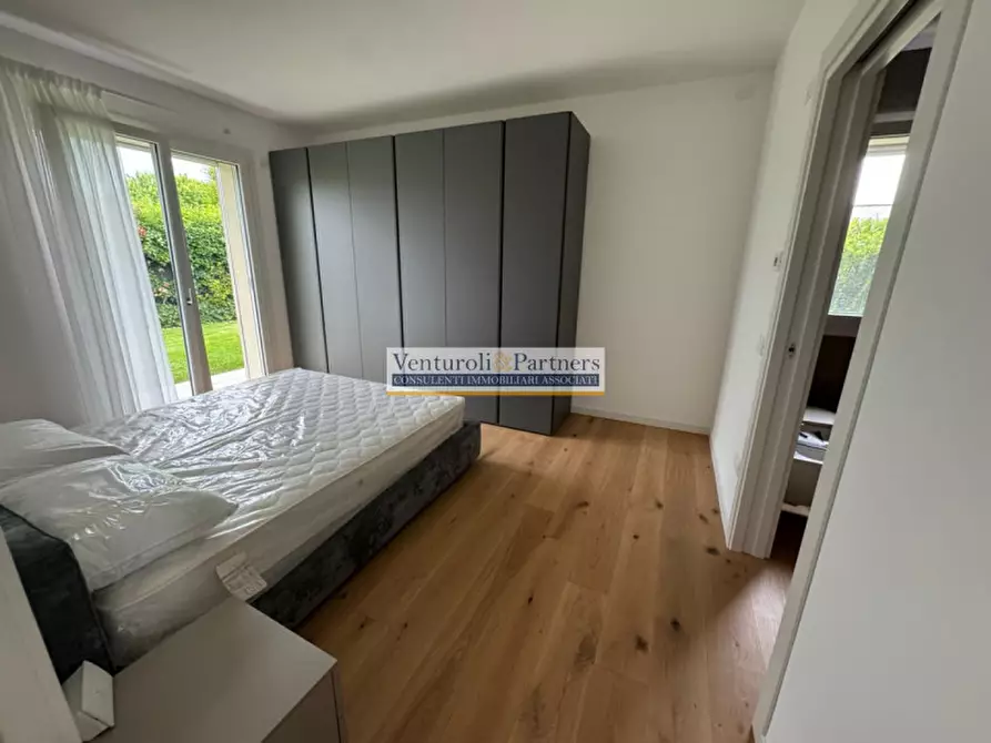 Immagine 16 di Villa in vendita  in Via Quattro Novembre a Manerba Del Garda