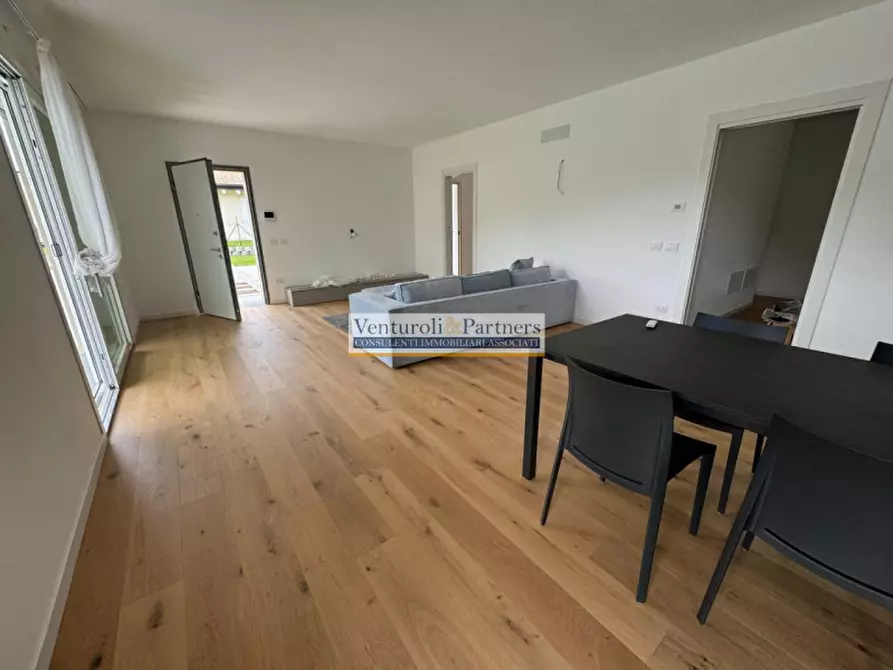 Immagine 18 di Villa in vendita  in Via Quattro Novembre a Manerba Del Garda