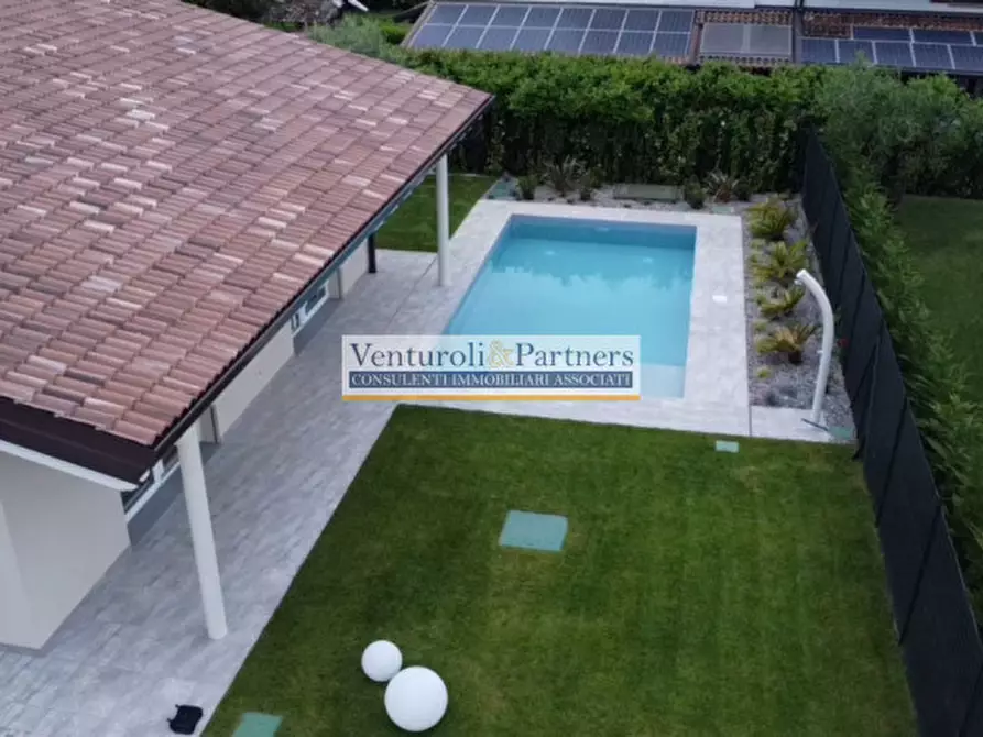 Immagine 22 di Villa in vendita  in Via Quattro Novembre a Manerba Del Garda