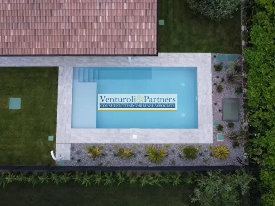 Immagine 23 di Villa in vendita  in Via Quattro Novembre a Manerba Del Garda