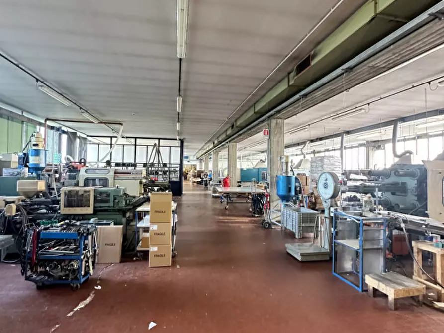 Immagine 9 di Capannone industriale in vendita  in VIA TORINO a Venezia