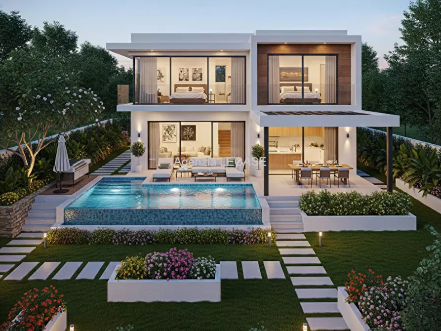 Immagine 1 di Villa in vendita  in Via Francesco Carrara a Forte Dei Marmi