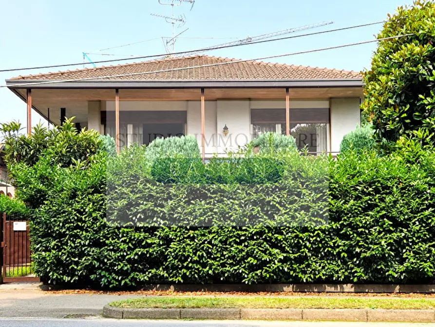 Immagine 2 di Villa in vendita  in Via Monte San Martino 15 a Gallarate