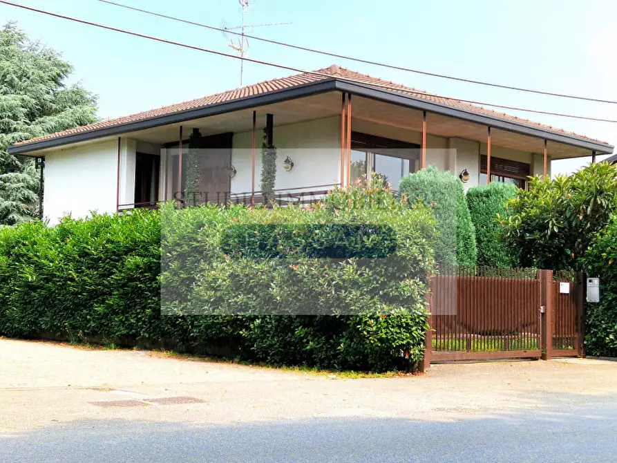 Immagine 3 di Villa in vendita  in Via Monte San Martino 15 a Gallarate