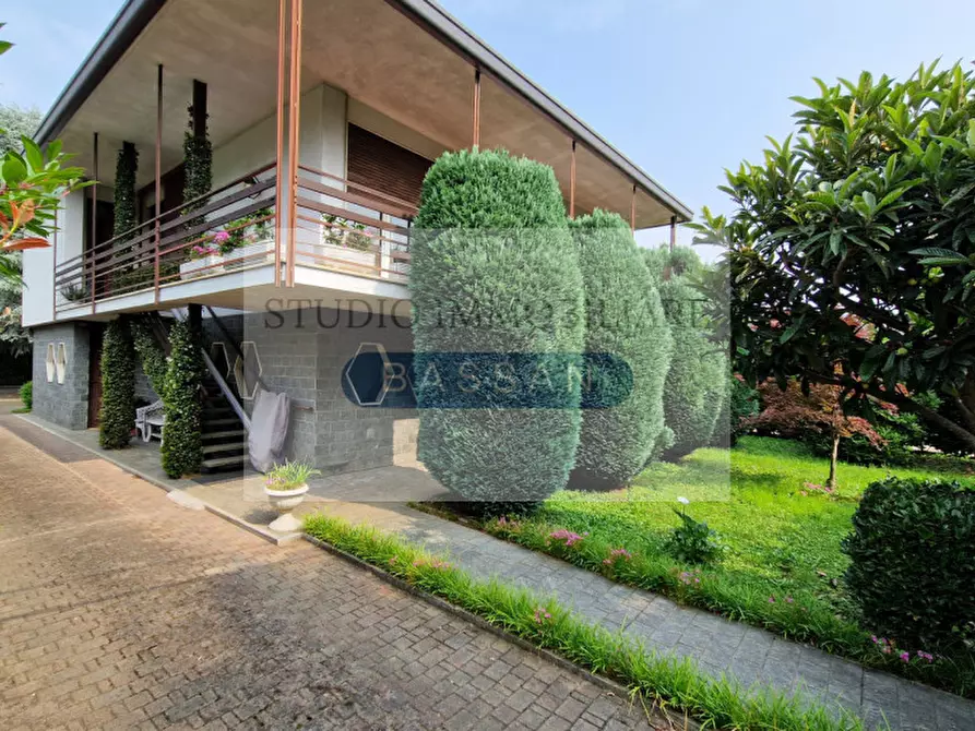 Immagine 4 di Villa in vendita  in Via Monte San Martino 15 a Gallarate