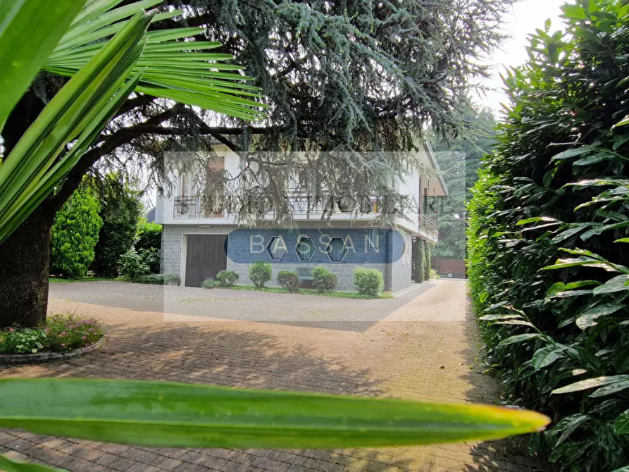 Immagine 9 di Villa in vendita  in Via Monte San Martino 15 a Gallarate