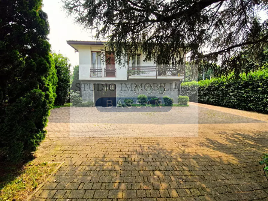 Immagine 13 di Villa in vendita  in Via Monte San Martino 15 a Gallarate