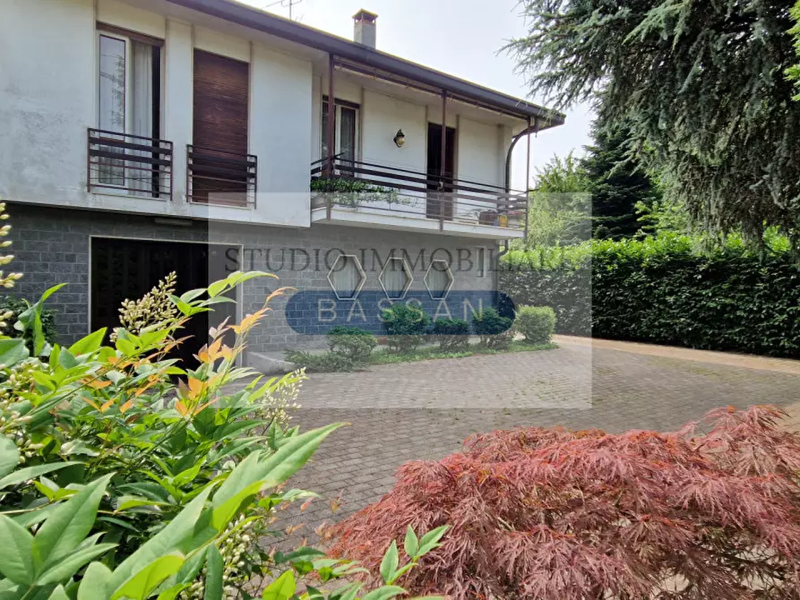 Immagine 15 di Villa in vendita  in Via Monte San Martino 15 a Gallarate