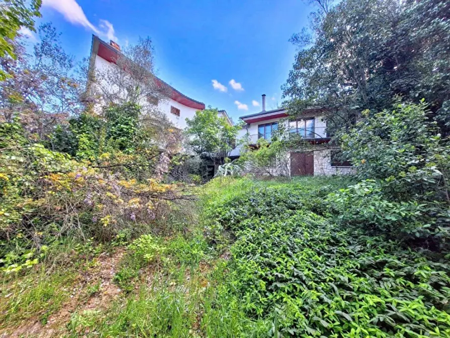 Immagine 1 di Villa in vendita  in Strada Ponte D'oddi, N. 267/B + 267/A a Perugia