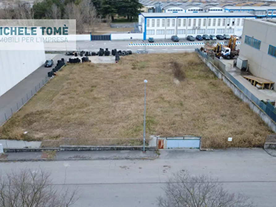 Immagine 1 di Terreno in vendita  in via mantovana a Pastrengo