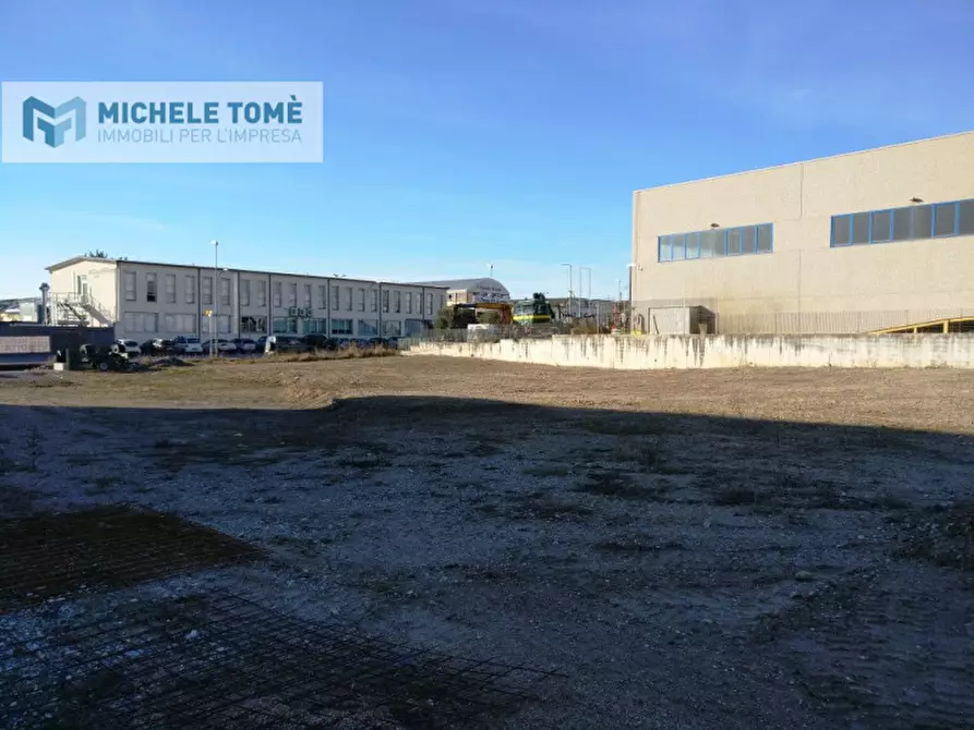 Immagine 11 di Terreno in vendita  in via mantovana a Pastrengo