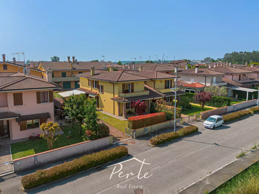 Immagine 6 di Casa bifamiliare in vendita  in via gioacchino rossini 78 a Marcaria